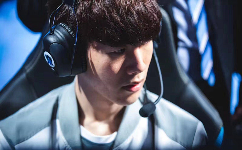 赛场表现更 赛场表现更