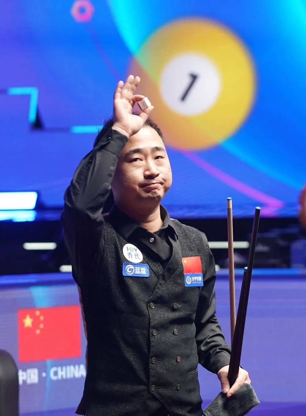 场观众瞠目 场观众瞠目